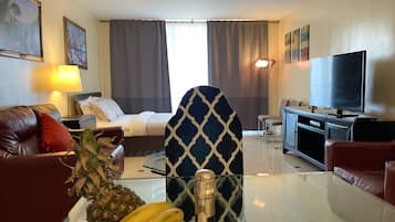 Elite Condo | In-room dining