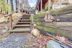 Exterior detail - Family Friendly Mears Cottage - Walk to the Beach! (Mears)