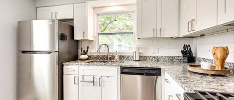 Fridge, microwave, stovetop, dishwasher
