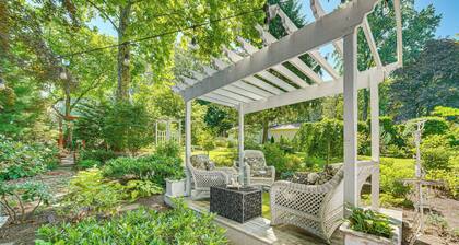 3 Mi to Lake Redman: Home w/ Furnished Pergola!