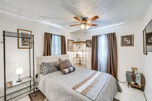 4 Schlafzimmer, Schreibtisch, Bügeleisen/Bügelbrett, Reisekinderbett