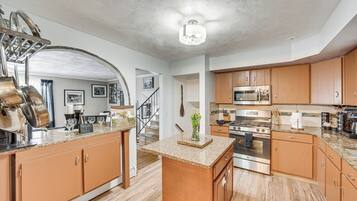 Fridge, microwave, stovetop, dishwasher