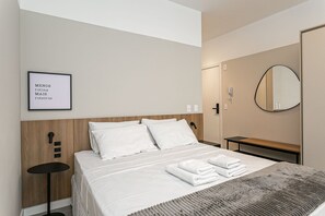 Iron/ironing board, WiFi, bed sheets - WI-FI 200MB | Me2 Benefits | Foodhall #TS1 (Florianópolis)