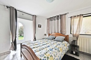 2 habitaciones, tabla de planchar con plancha y wifi gratis 