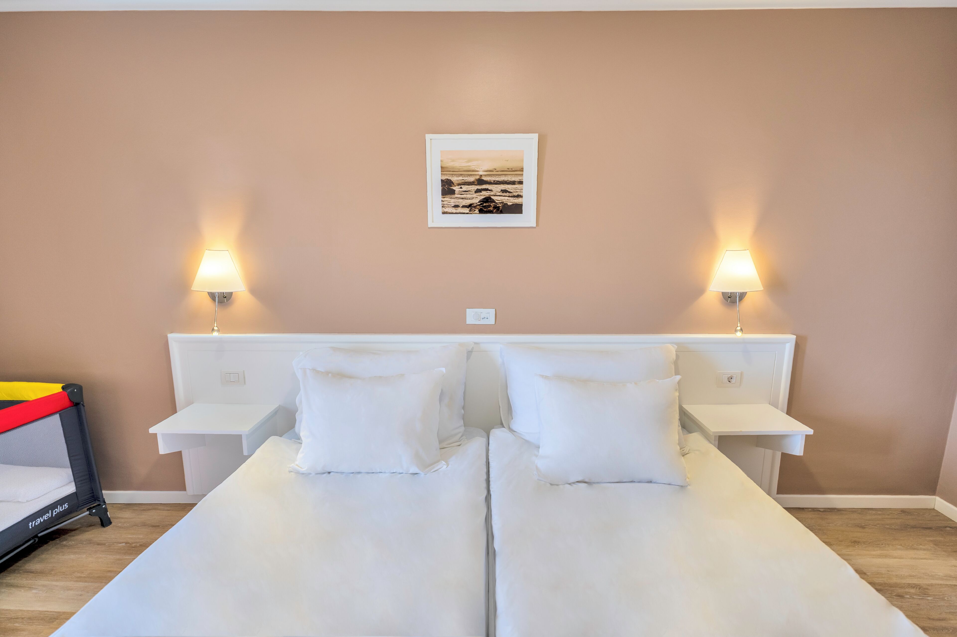 1 chambre, Wi-Fi gratuit, ameublement personnalisé, draps fournis