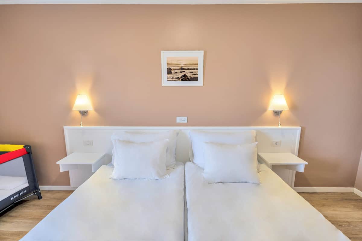 1 chambre, Wi-Fi gratuit, ameublement personnalisé, draps fournis