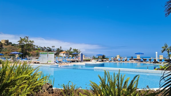 Outdoor pool - Coral La Quinta Park Suites (Santa Ursula)