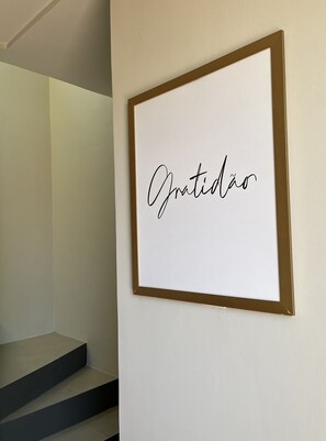 A framed sign with the word 'Gratidão' on a wall.