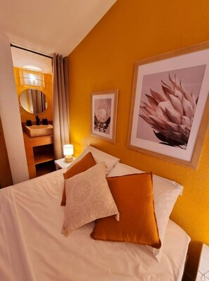 2 chambres, fer et planche à repasser, Wi-Fi gratuit, draps fournis