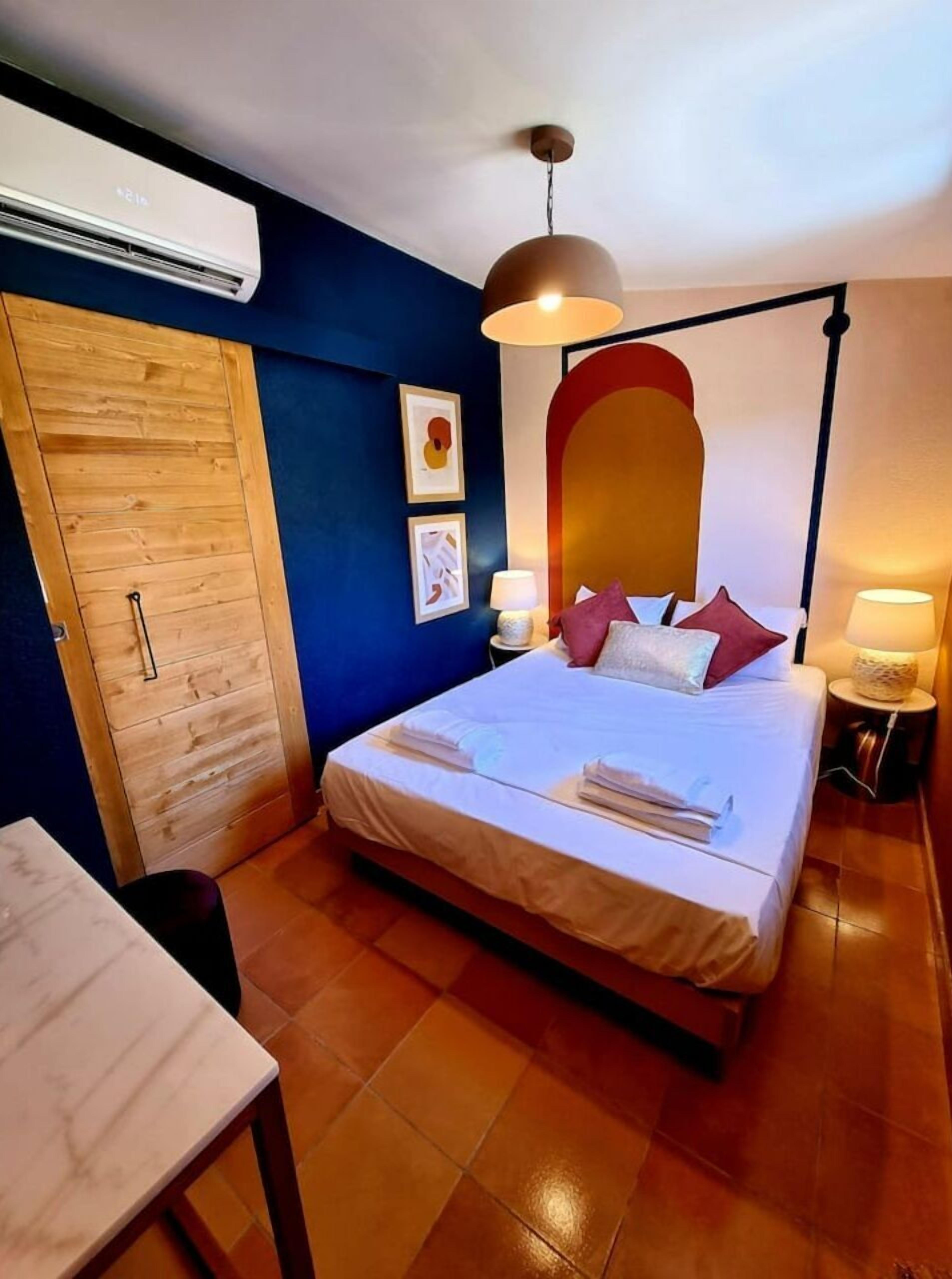 2 chambres, fer et planche à repasser, Wi-Fi gratuit, draps fournis