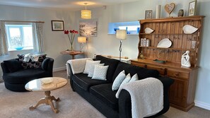 Cottage | Living area - Welcoming 2 Bed Charming Self Catering Cottage (Cheddar)