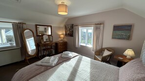 2 bedrooms, free WiFi, bed sheets - Welcoming 2 Bed Charming Self Catering Cottage (Cheddar)