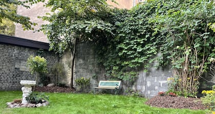 Exquisite 1Br/Ba Apt w/ Free Parking in Center