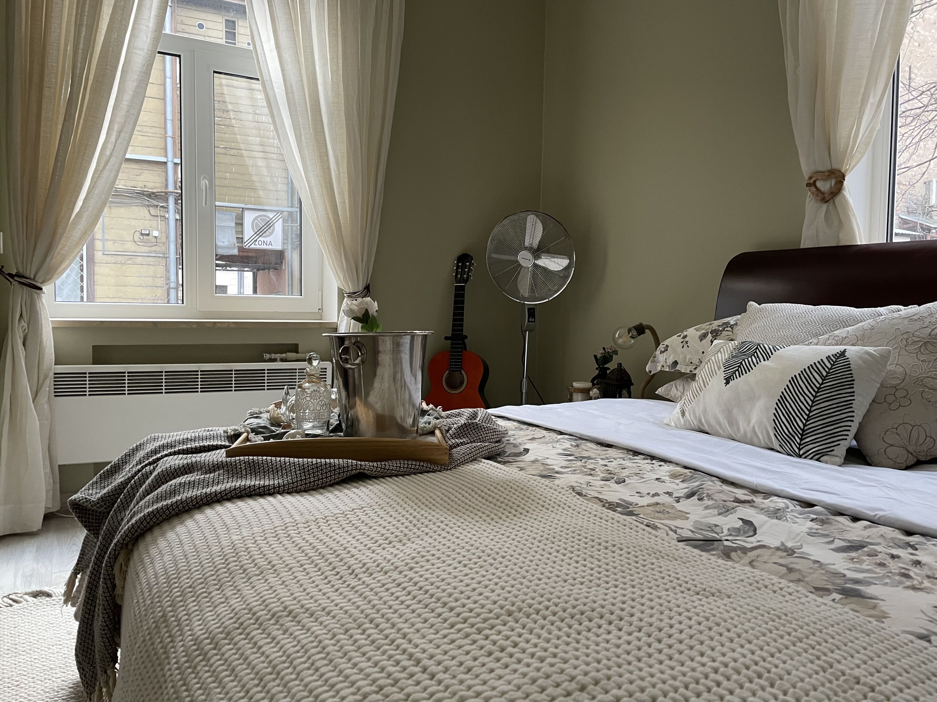 1 室のベッドルーム、アイロン / アイロン台、WiFi (無料)、ベッドシーツ