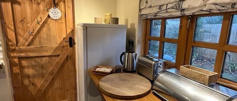 Cabin, Ensuite, Courtyard View | Shared kitchen