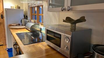 Cabin, Ensuite, Courtyard View | Shared kitchen