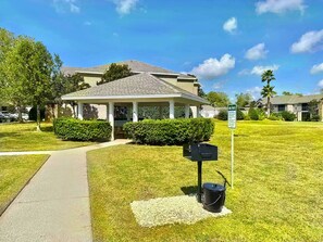 Property grounds - Gorgeous 3BR Condo in FOLEY near OWA/THE BEACH!! (Foley)