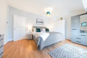 4 bedrooms, WiFi, bed sheets