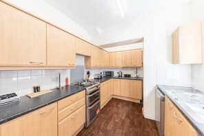 Cookware/dishes/utensils