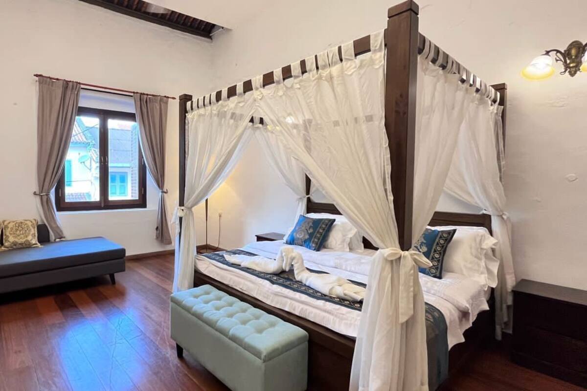 Minibar, bureau, Wi-Fi gratuit, draps fournis