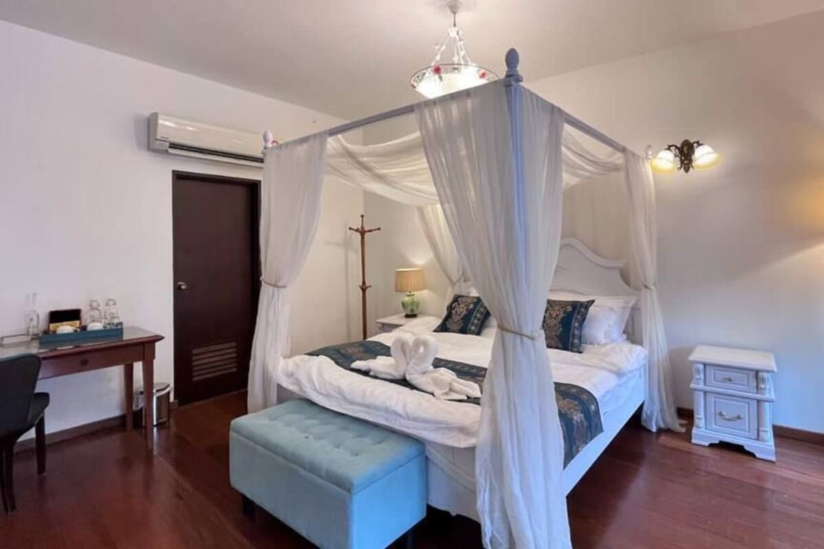 Minibar, bureau, Wi-Fi gratuit, draps fournis