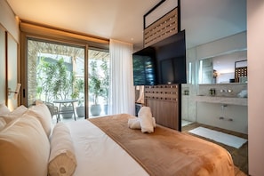 Premium bedding, pillowtop beds, free minibar items, in-room safe - Duke Beach Hotel & SPA Maresias (São Sebastião)