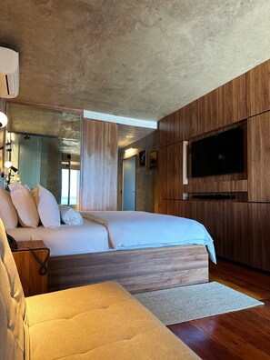 Premium bedding, pillow-top beds, free minibar items, in-room safe - Duke Beach Hotel & SPA Maresias (São Sebastião)
