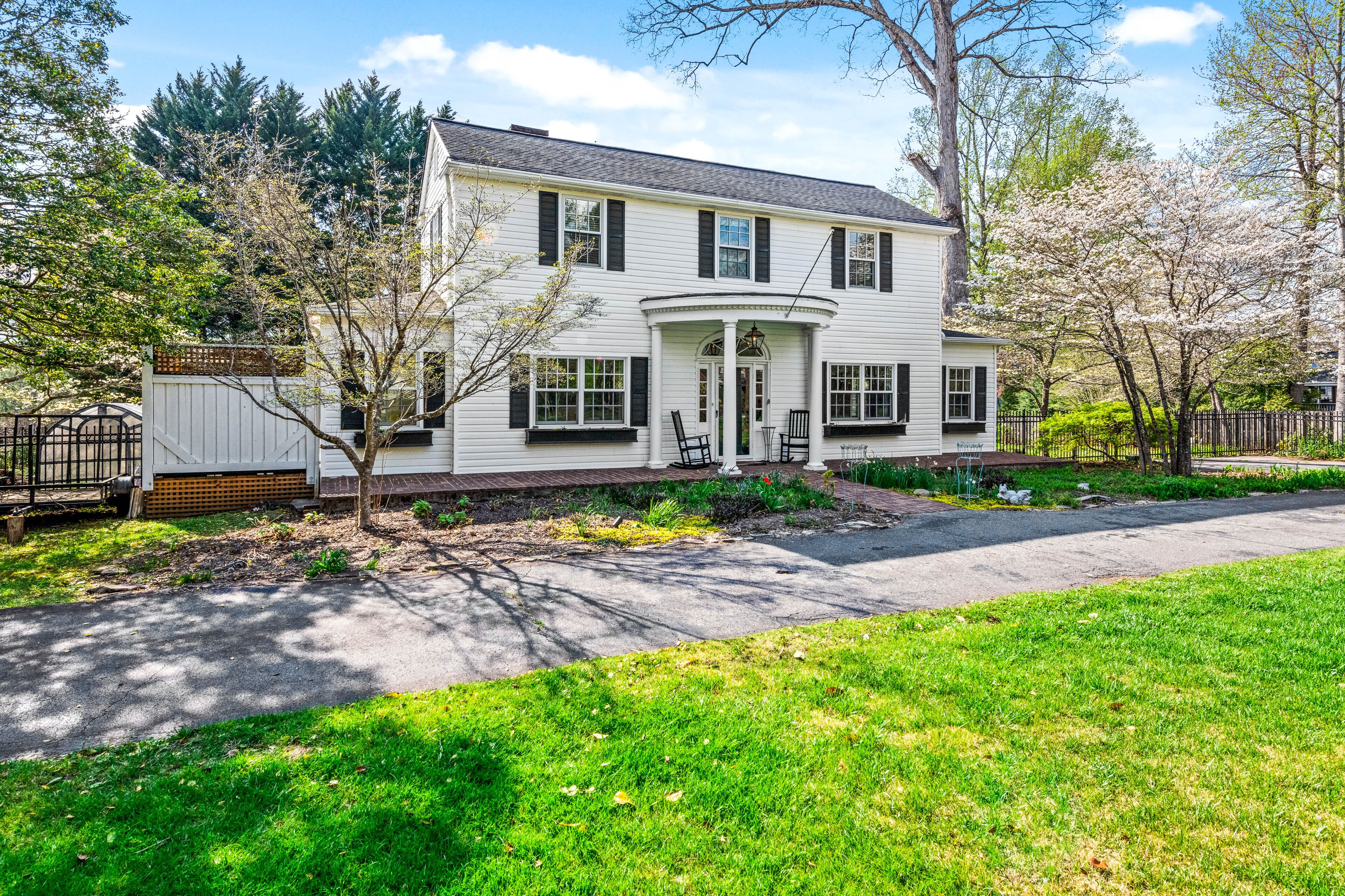 Dog-friendly classic home with enclosed yard, grill, & firepit - mountain views