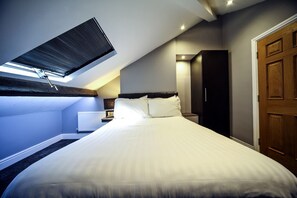 3 bedrooms, bed sheets - The Georgian Apartment - EPIC Liverpool (Liverpool)