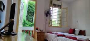 Family Room | Dihias secara berasingan, dilengkapkan perabot secara berasingan, meja 