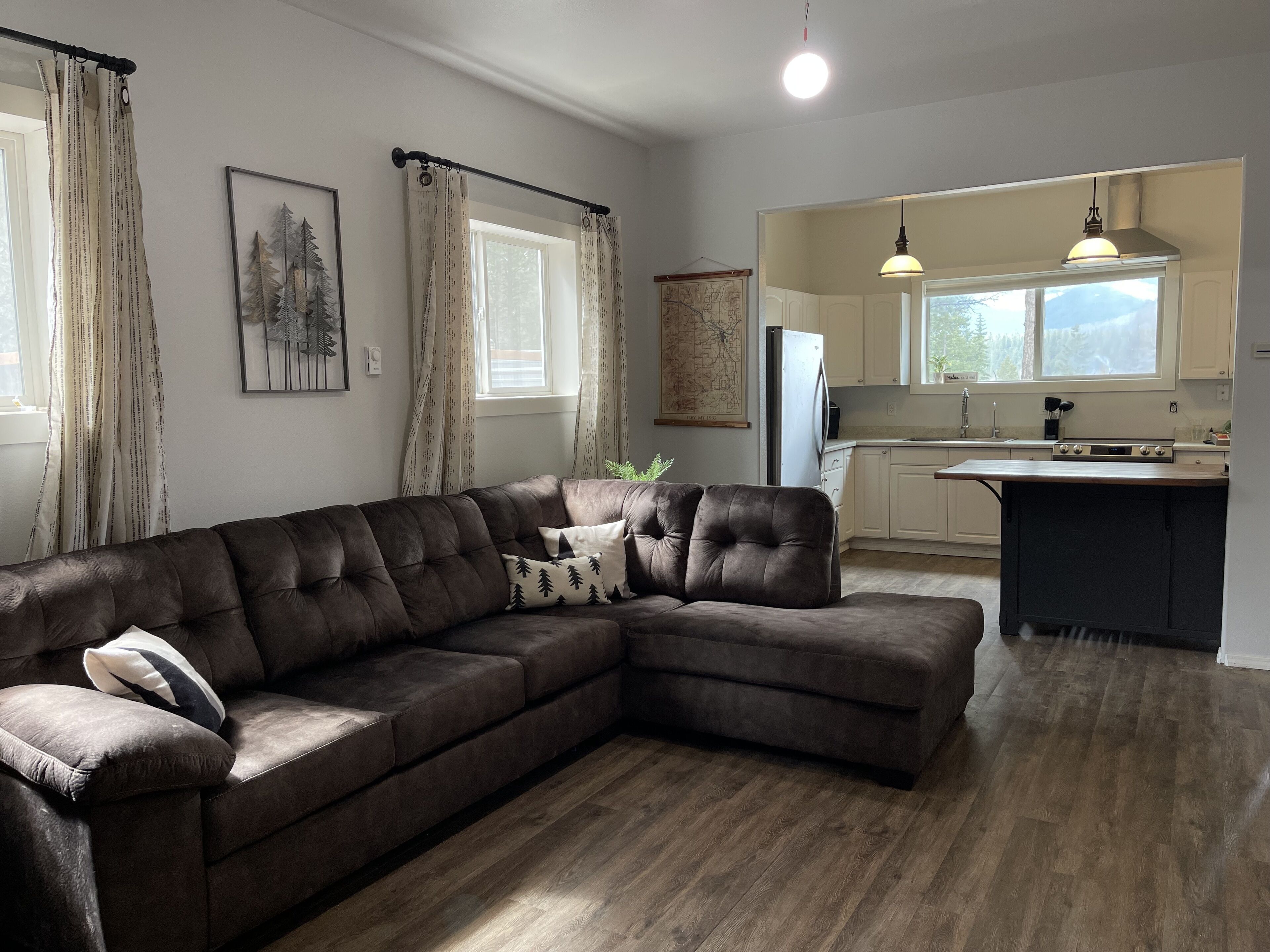 Hot Tub & Mountain Views in Libby