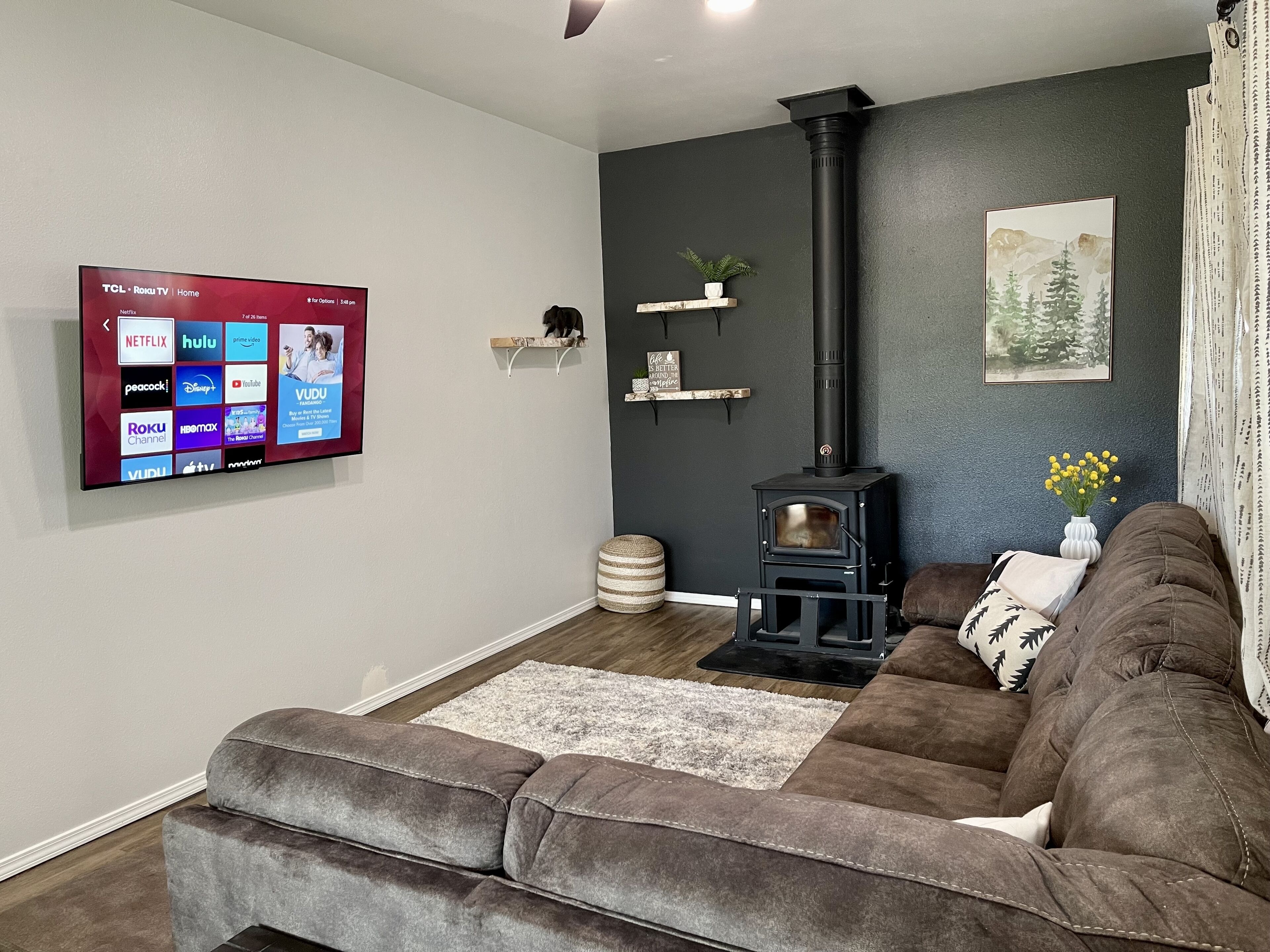 Hot Tub & Mountain Views in Libby