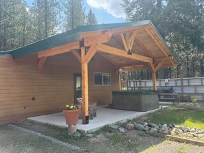 Terrace/patio - Hot Tub & Mountain Views in Libby (Libby)