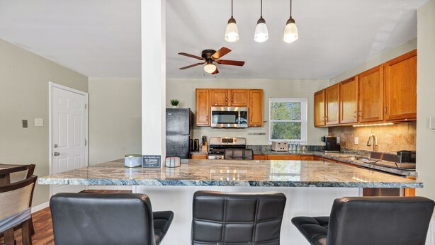 Private kitchen - Charming entire ranch home - 3 bedrooms , 1-restroom, Free drive way parking (Ballwin)
