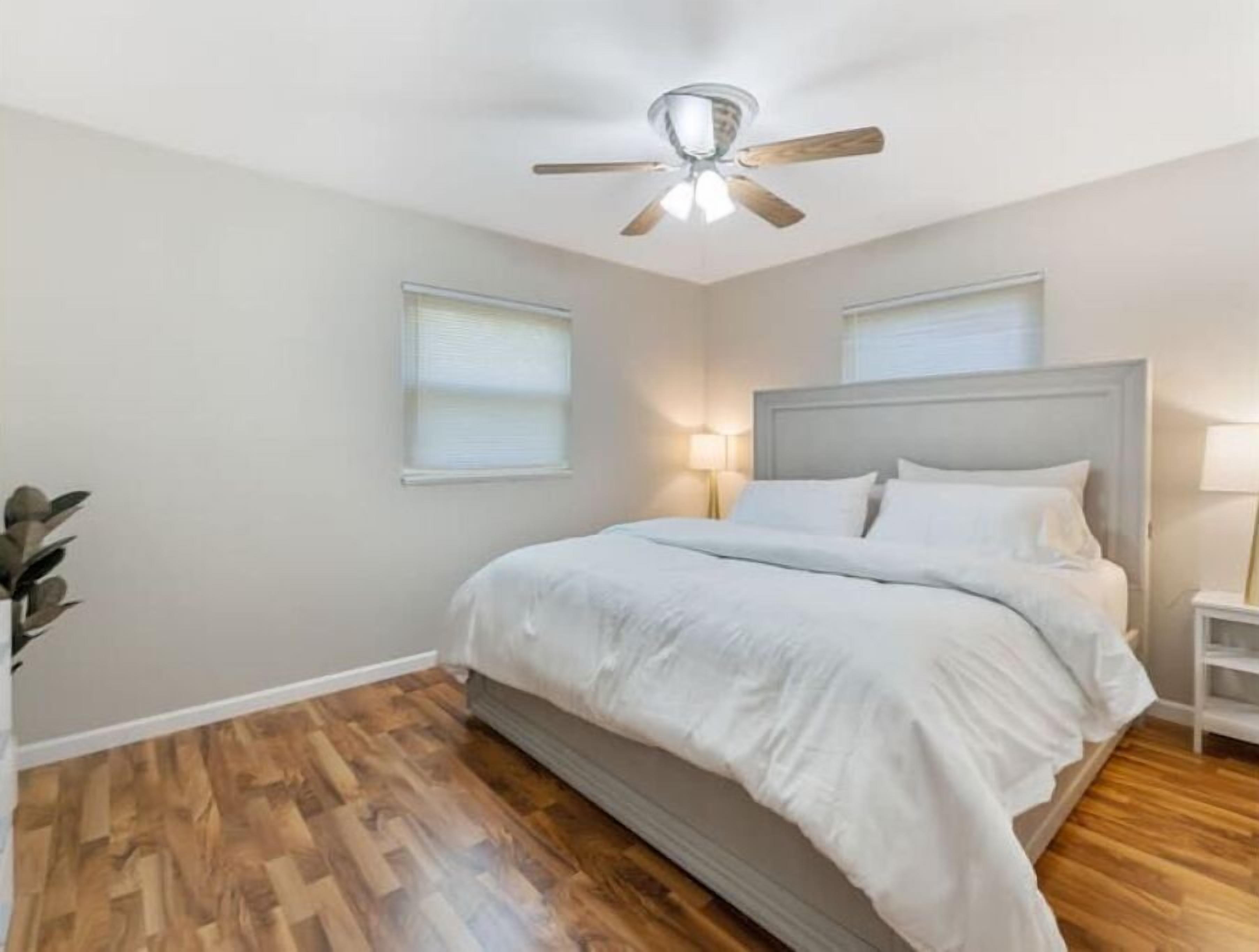 3 habitaciones, tabla de planchar con plancha y wifi gratis 