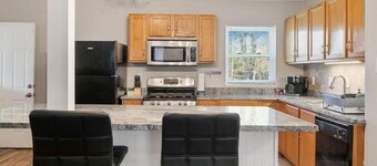 Charming entire ranch home - 3 bedrooms , 1-restroom ❤️ Free drive way parking ❤️