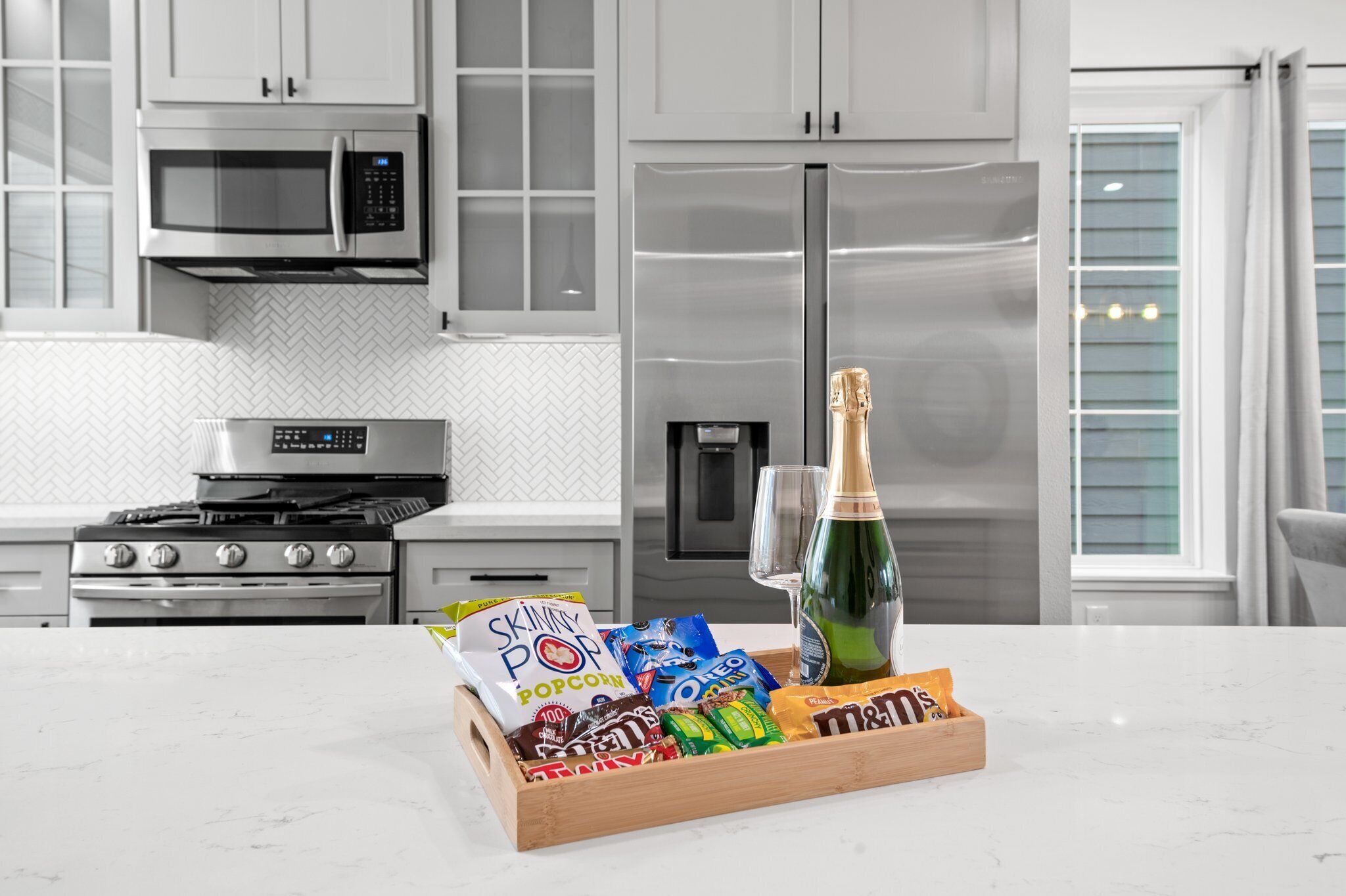 Lux Living / Rooftop / Private Chef & King Suite Downtown Oasis