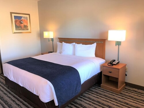 Your Home Base for Adventure in Arizona's High Desert! W/ Indoor Pool & Hot Tub!