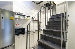 Interior - Comfort chic & budget on 4 fl -walk to RoyalPalace (Khwaeng Wang Burapha Phirom)