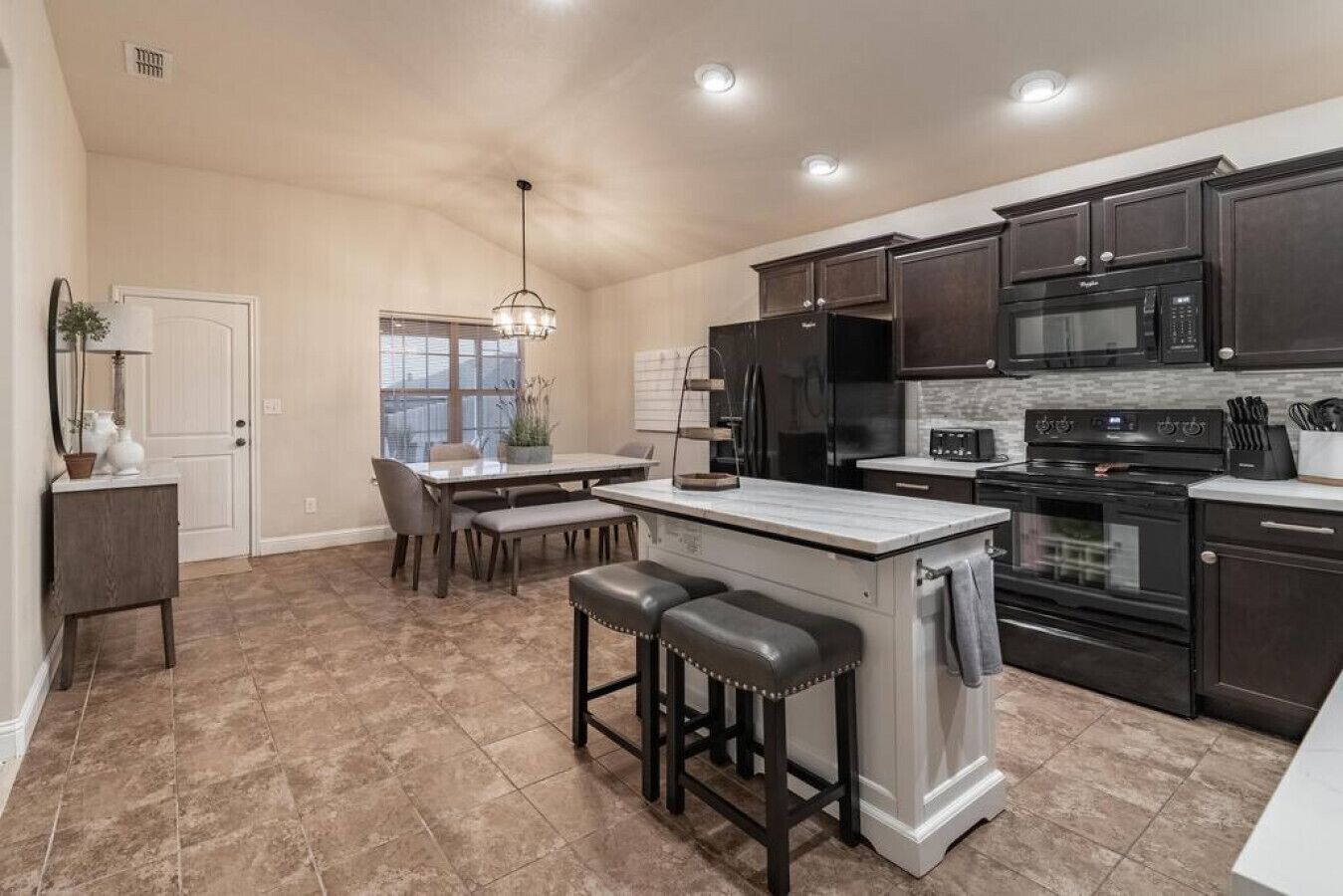 The Silverwood - 3BR/2BA - South LBK