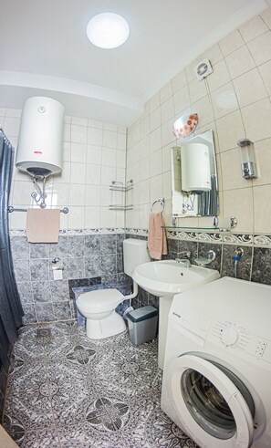 Hair dryer, towels, soap, shampoo - Apaprtment in city centar (Бар)