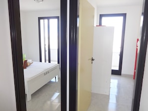 2 Schlafzimmer, Bügeleisen/Bügelbrett