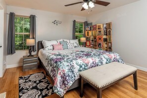 4 bedrooms, desk, iron/ironing board, free WiFi