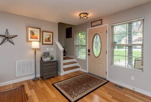 Interior - Center Hill Lake - 4 Bedroom, 2 Bath, Pool, Bonus Rm & Deck - 1 Hr to Nashville (TN)