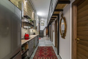 Kühlschrank, Mikrowelle, Herdplatte, Geschirrspüler