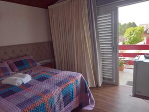 Chambre Standard double | Minibar, rideaux d’obscurcissement, fer et planche à repasser