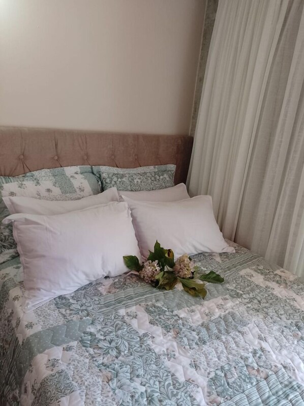 Chambre Standard double | Minibar, rideaux d’obscurcissement, fer et planche à repasser