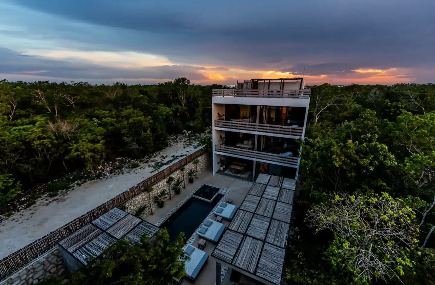 المنشأة من الخارج