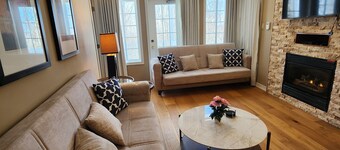 Luxe Mode One Bedroom with Jetted Tub