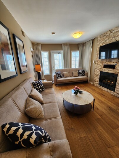 Luxe Mode One Bedroom with Jetted Tub